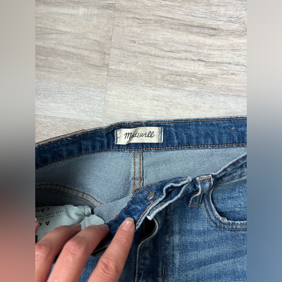 BNWOT Dark Wash Madewell High-Rise Distressed Slim Boyfriend Jean - Picture 6 of 9